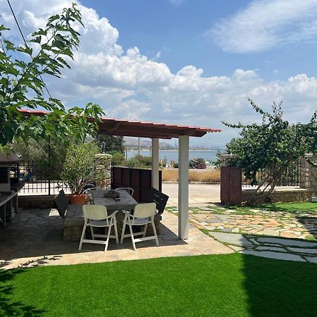 Apartment In Salamina With Garden & Sea View Selinia Dış mekan fotoğraf