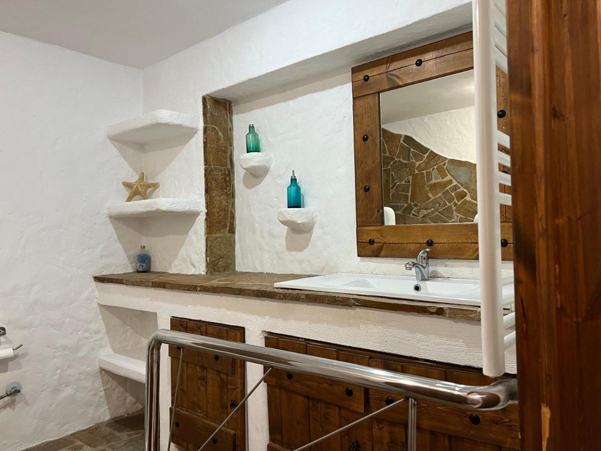 Apartment In Salamina With Garden & Sea View Selinia Dış mekan fotoğraf