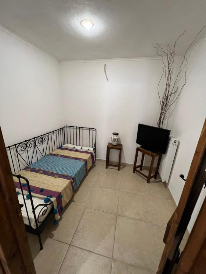 Apartment In Salamina With Garden & Sea View Selinia Dış mekan fotoğraf
