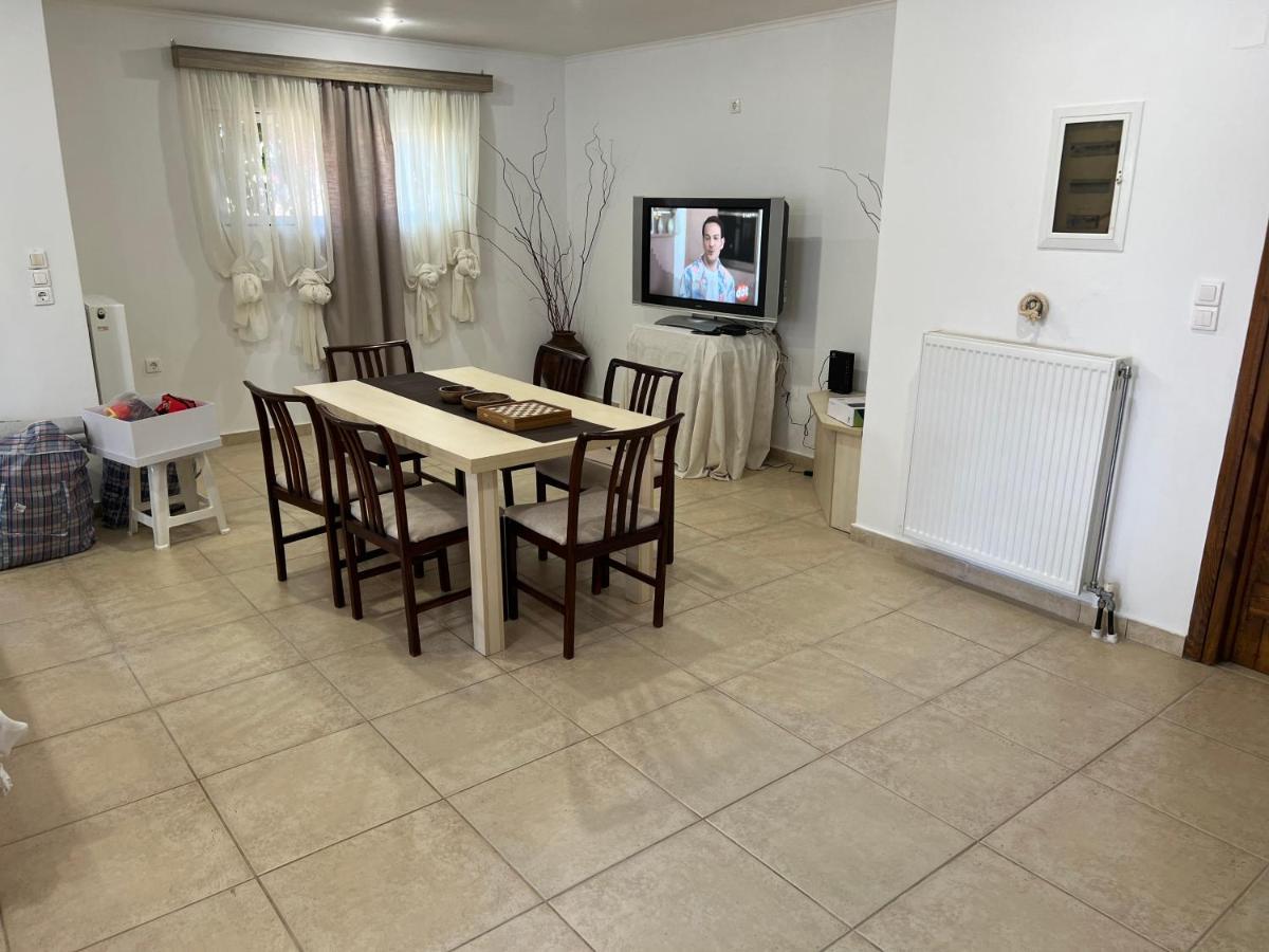 Apartment In Salamina With Garden & Sea View Selinia Dış mekan fotoğraf