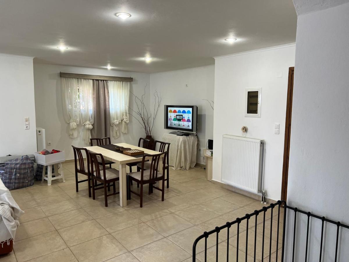 Apartment In Salamina With Garden & Sea View Selinia Dış mekan fotoğraf