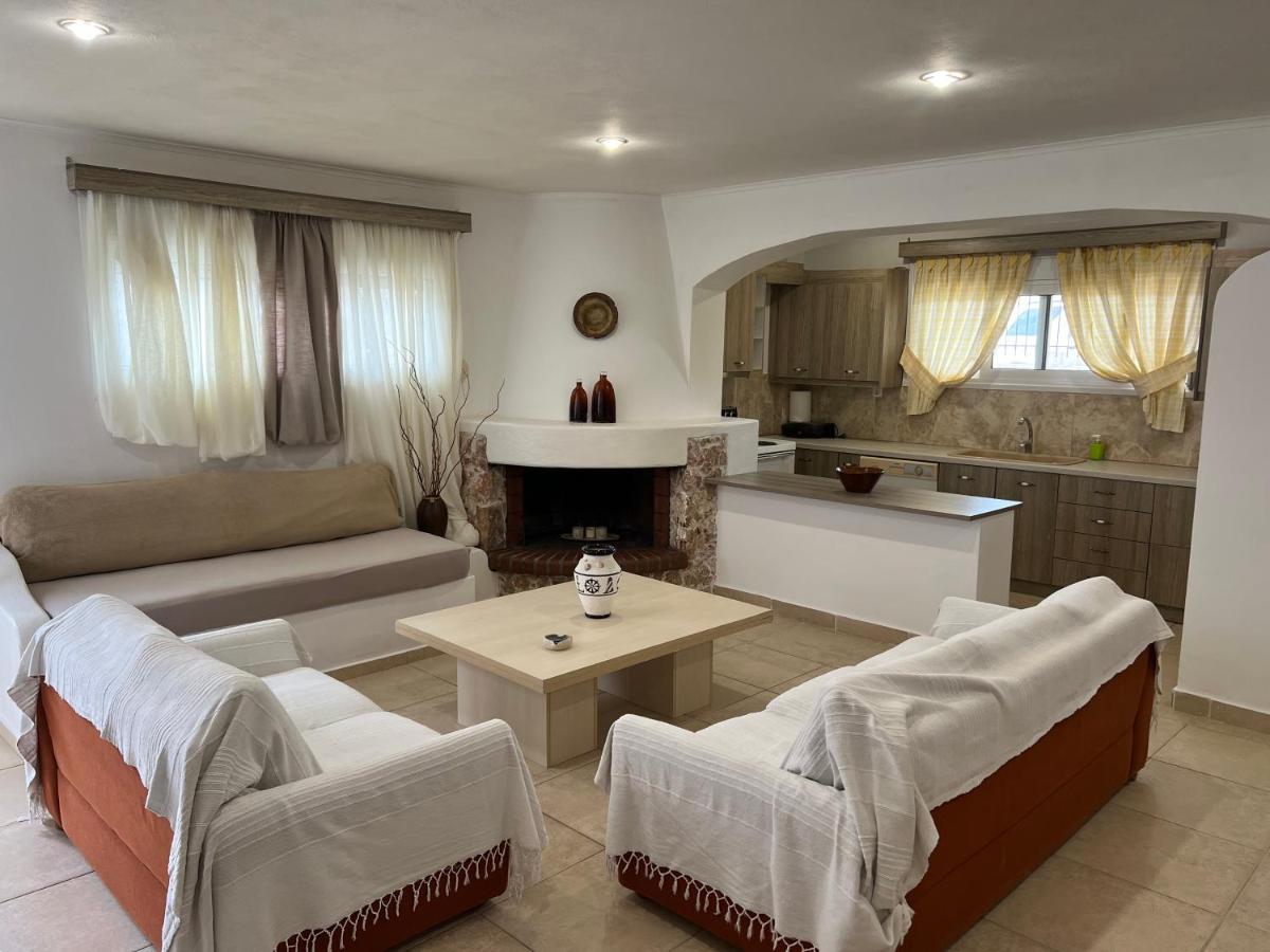 Apartment In Salamina With Garden & Sea View Selinia Dış mekan fotoğraf