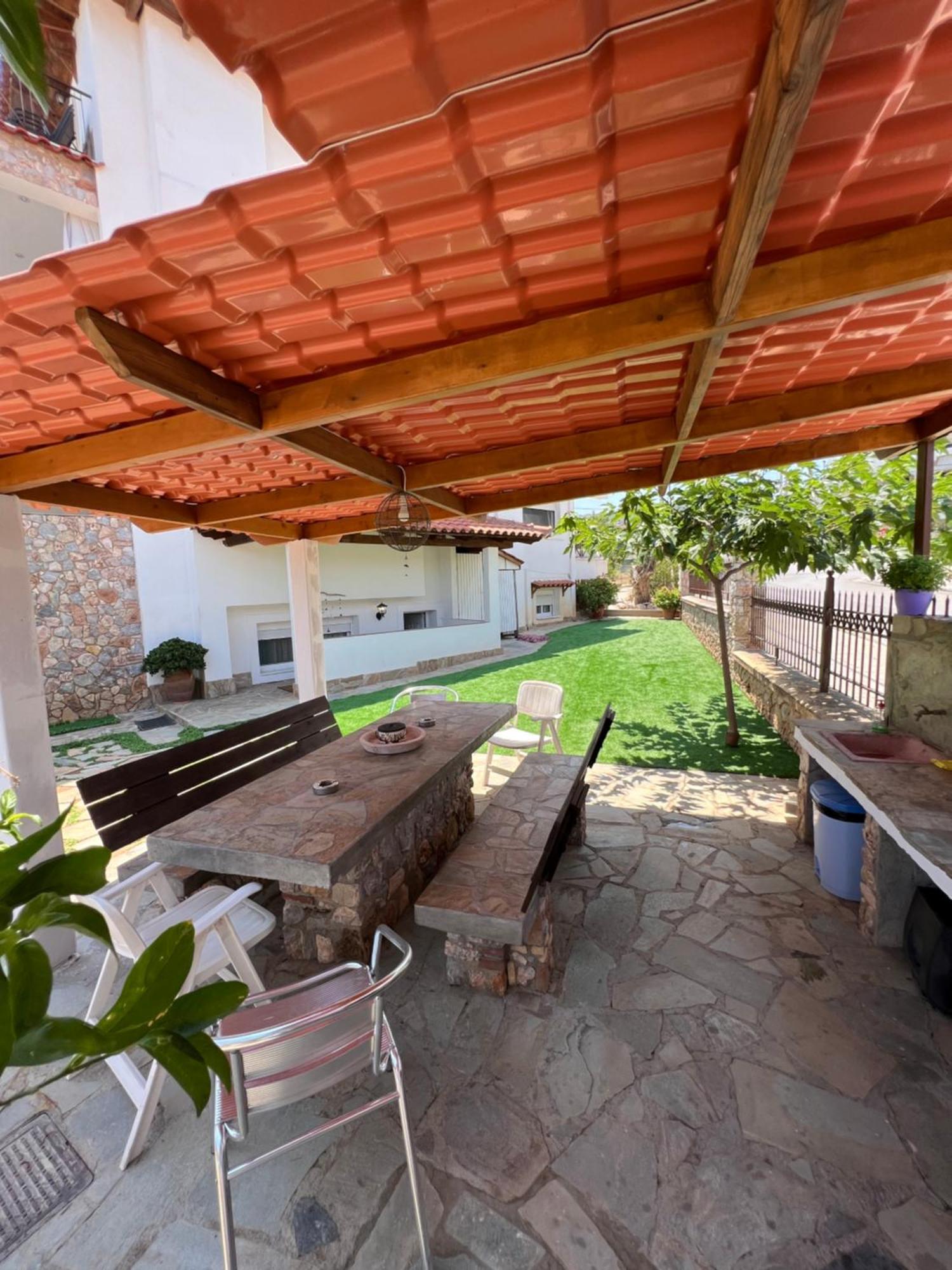 Apartment In Salamina With Garden & Sea View Selinia Dış mekan fotoğraf