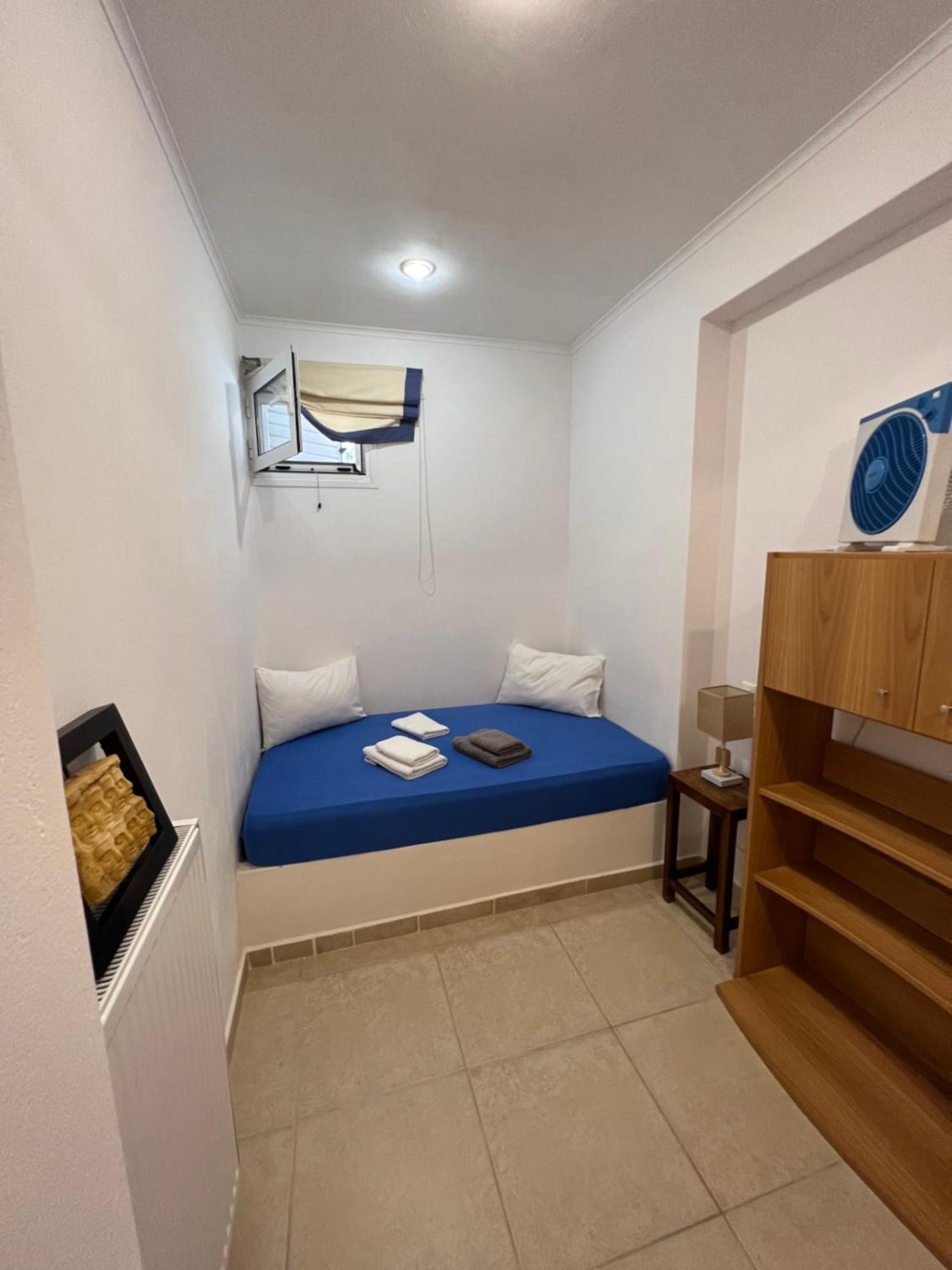Apartment In Salamina With Garden & Sea View Selinia Dış mekan fotoğraf